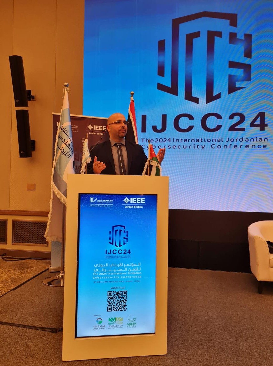 CyberHubJo team gathered for a group selfie